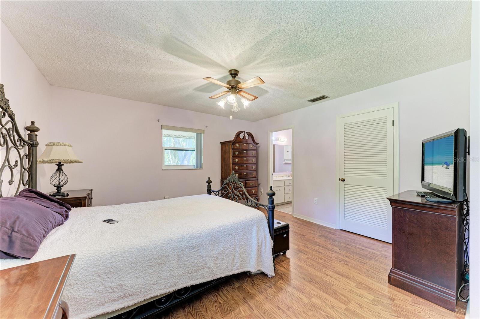 Image 32 of 92 For 4328 Lost Forest Lane