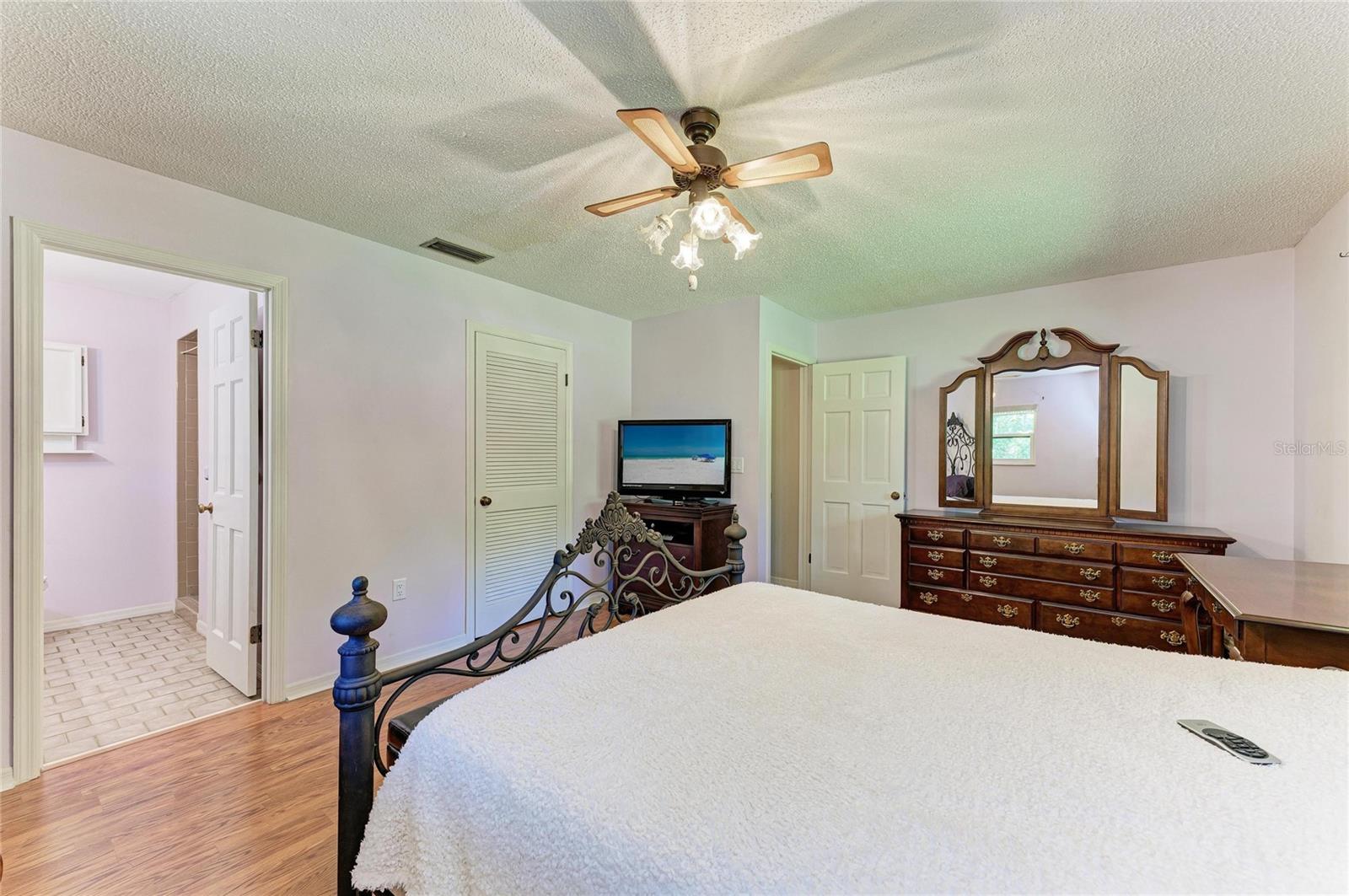 Image 33 of 92 For 4328 Lost Forest Lane