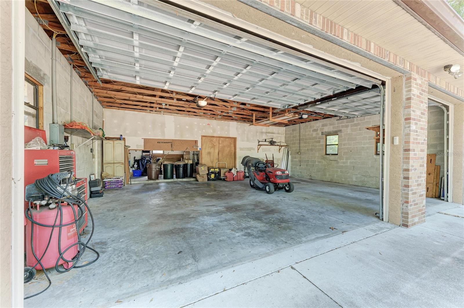 Image 57 of 92 For 4328 Lost Forest Lane