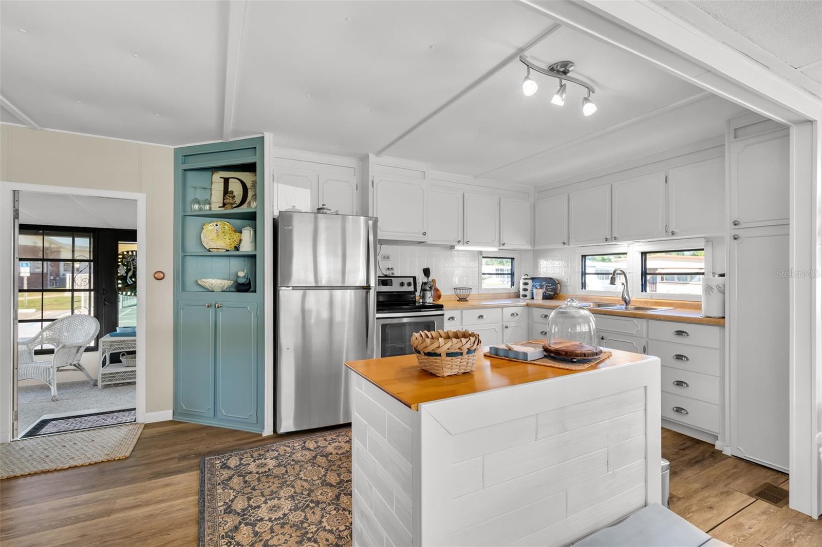 Image 15 of 36 For 2900 8th Avenue W 23