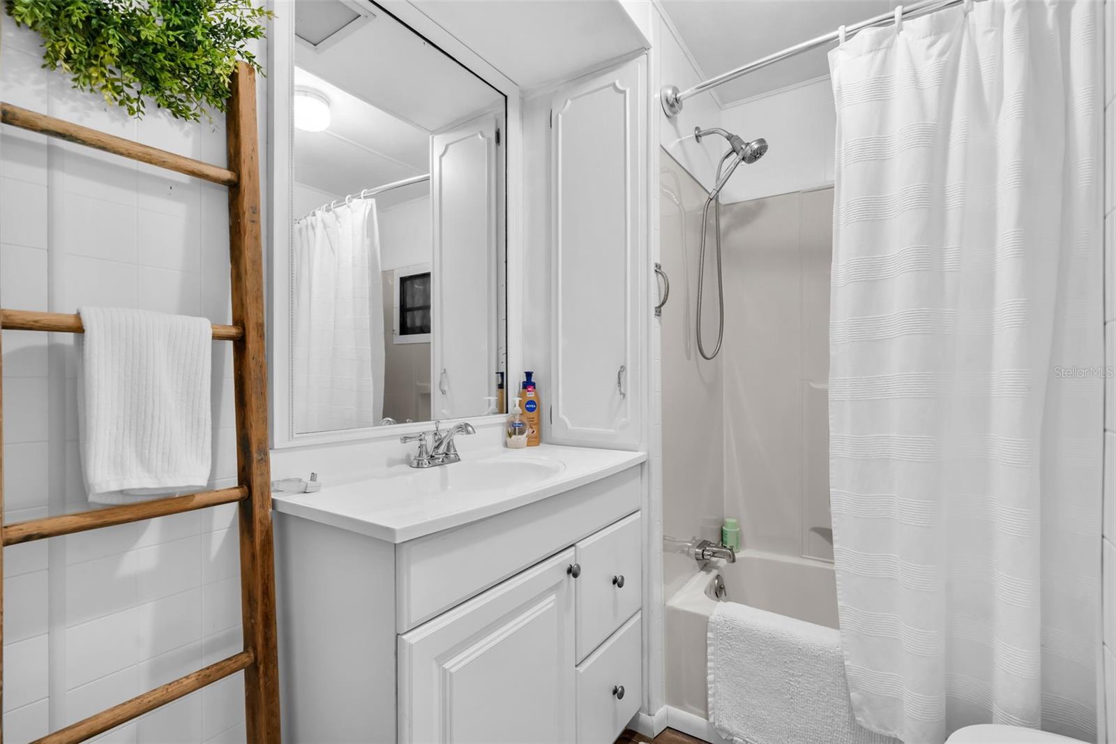 Image 21 of 36 For 2900 8th Avenue W 23