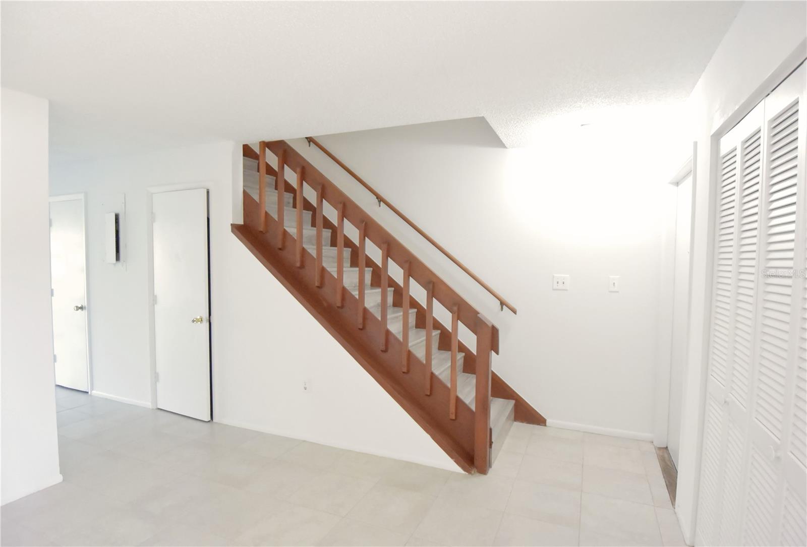 Image 13 of 45 For 935 Sunridge Way B4