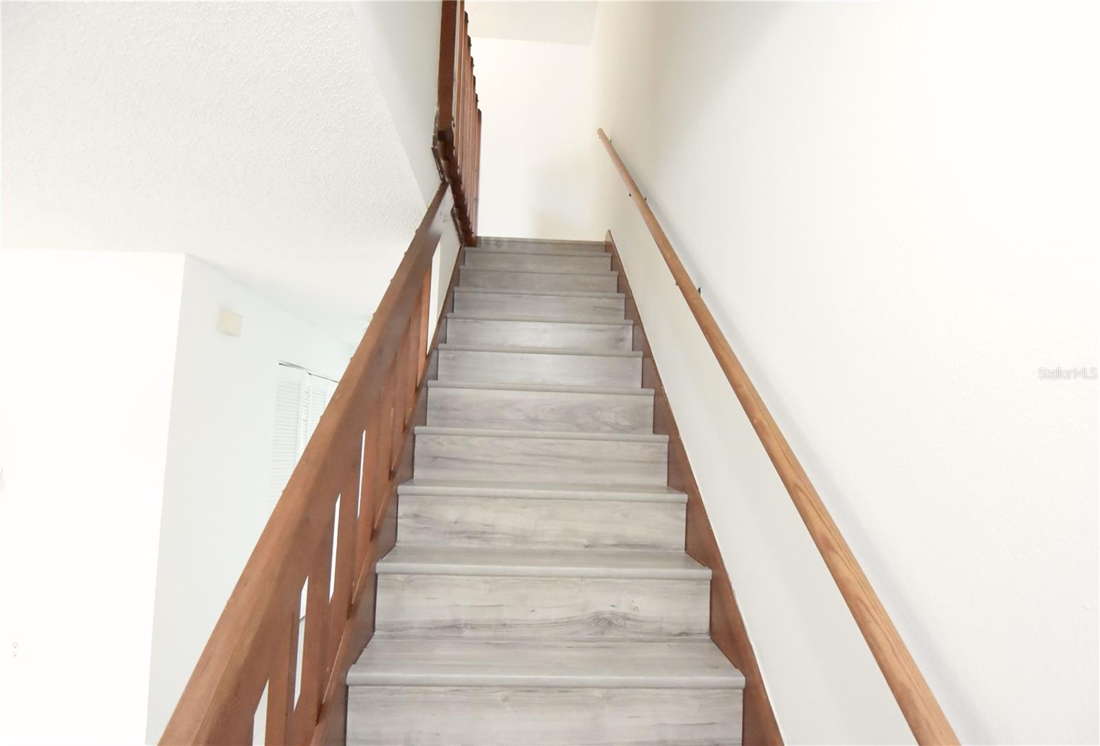 Image 14 of 45 For 935 Sunridge Way B4