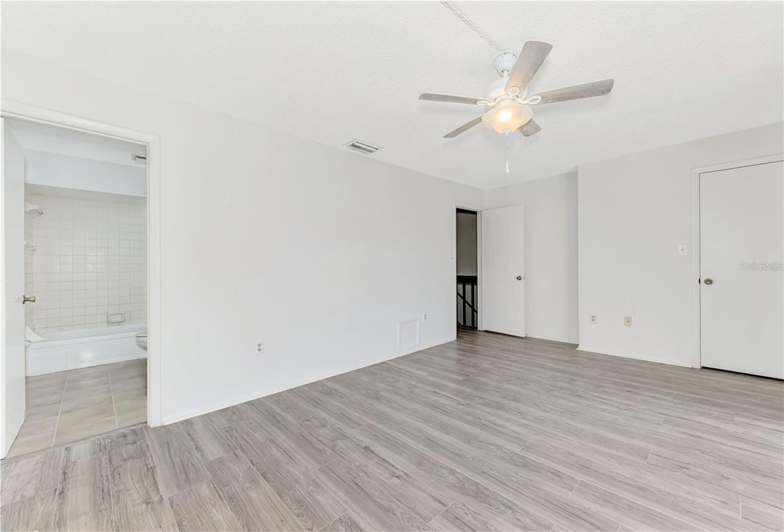 Image 18 of 45 For 935 Sunridge Way B4