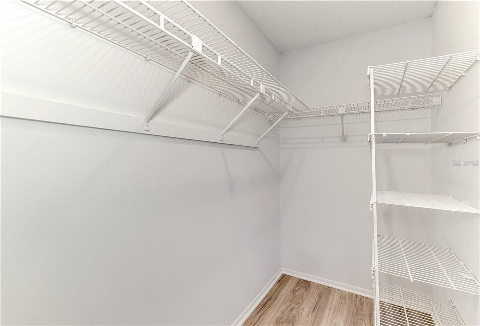 Image 22 of 45 For 935 Sunridge Way B4