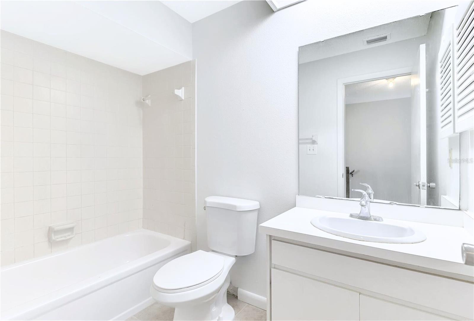 Image 25 of 45 For 935 Sunridge Way B4