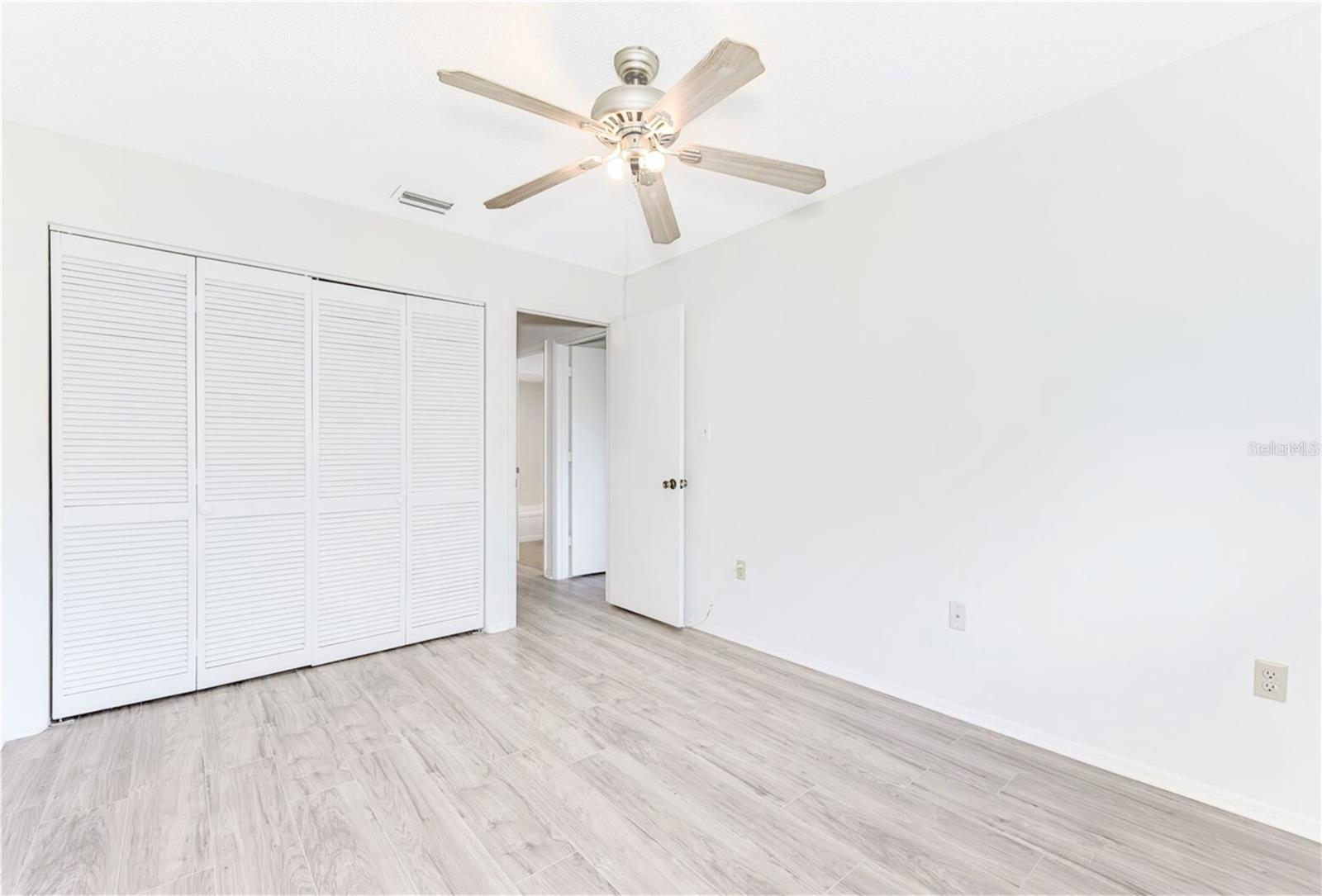 Image 29 of 45 For 935 Sunridge Way B4