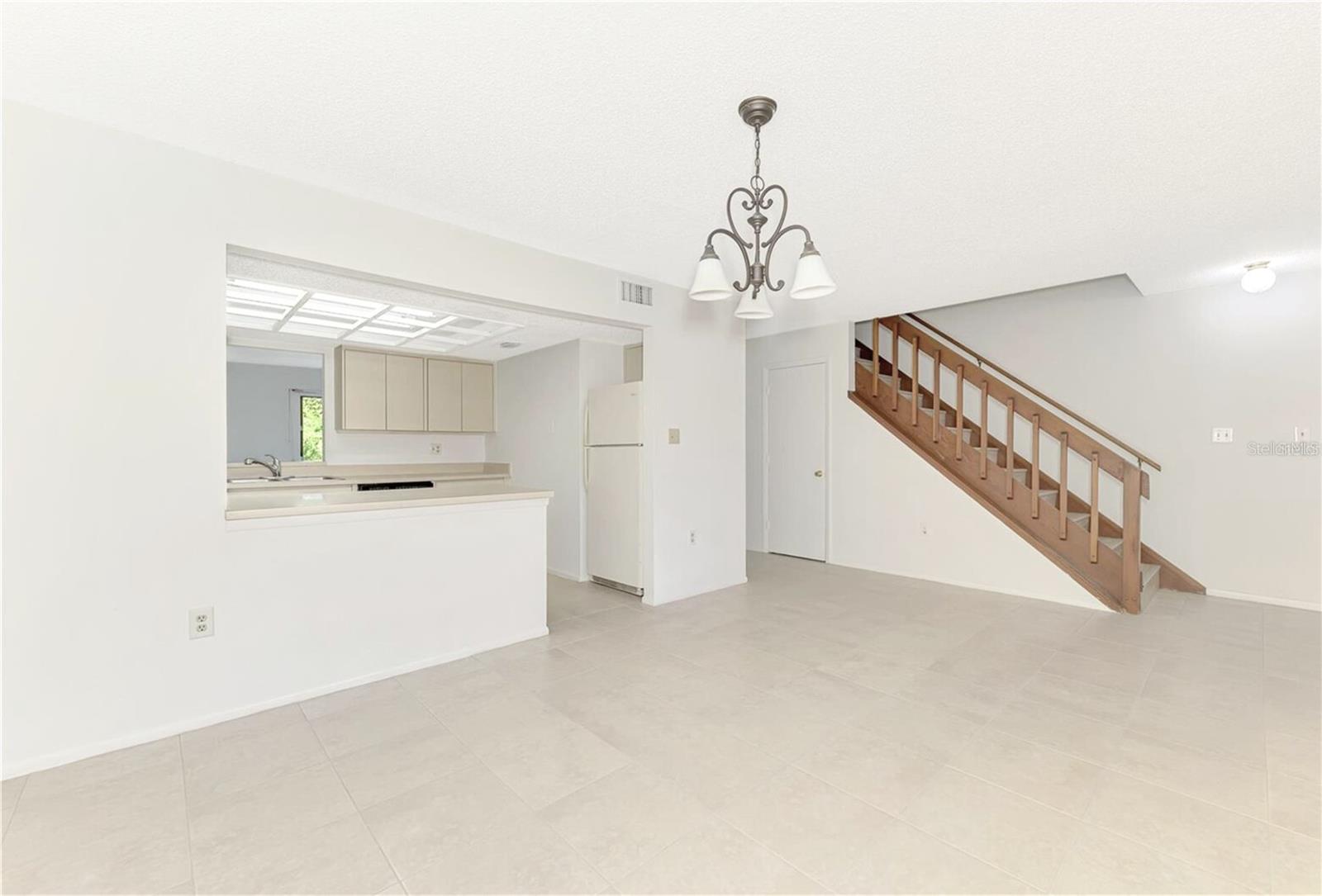 Image 4 of 45 For 935 Sunridge Way B4