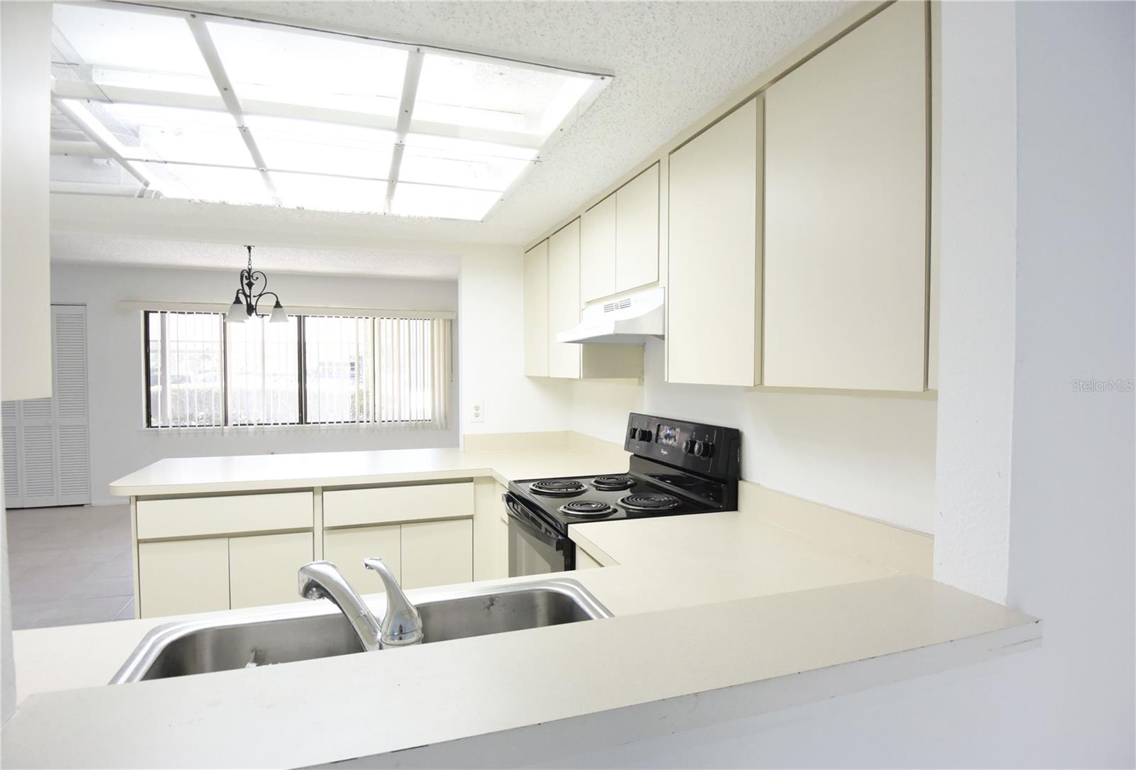 Image 7 of 45 For 935 Sunridge Way B4