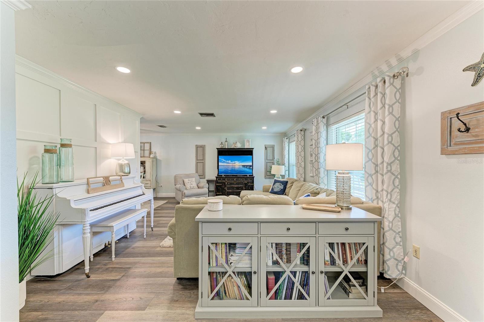 Image 11 of 66 For 1907 37th Street W