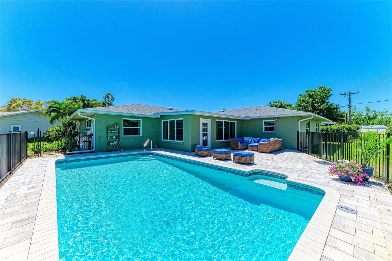 Image 29 of 66 For 1907 37th Street W