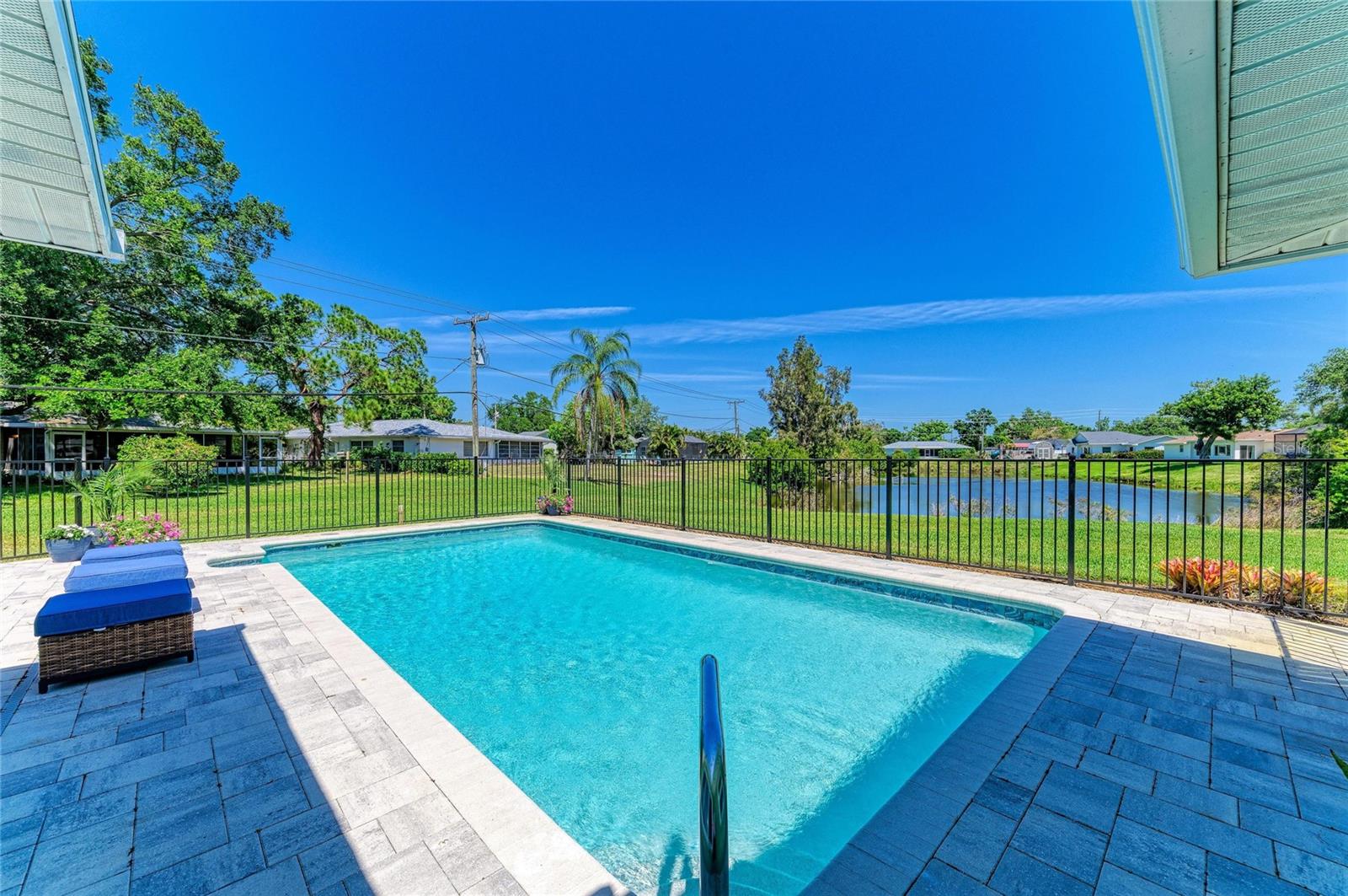 Image 33 of 66 For 1907 37th Street W