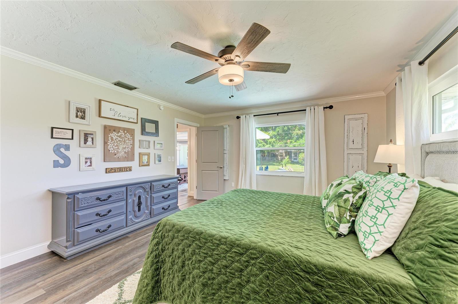 Image 36 of 66 For 1907 37th Street W