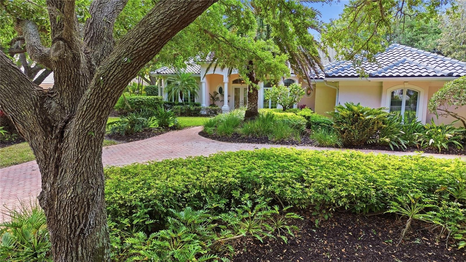 Image 2 of 78 For 402 Macewen Drive