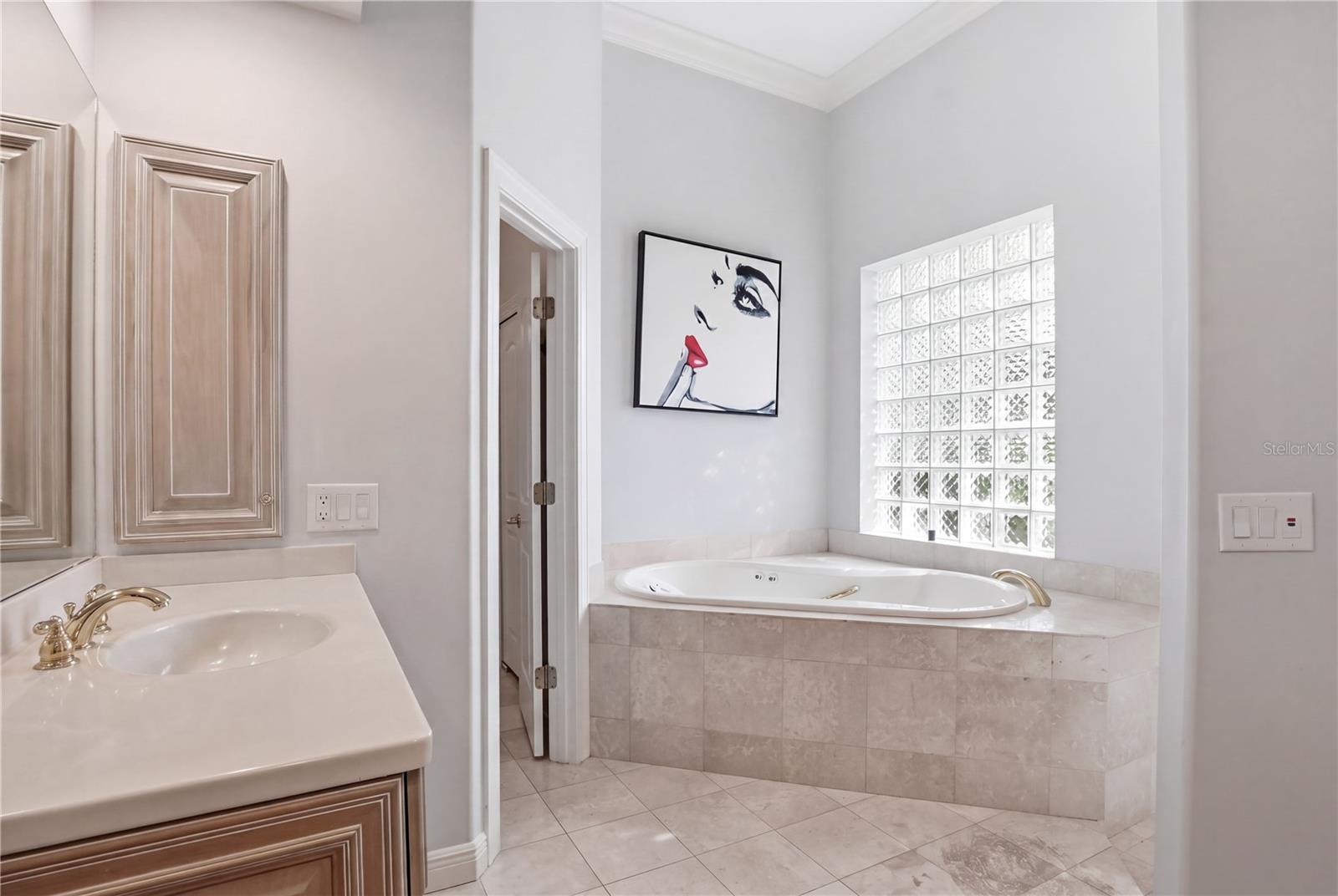 Image 32 of 78 For 402 Macewen Drive