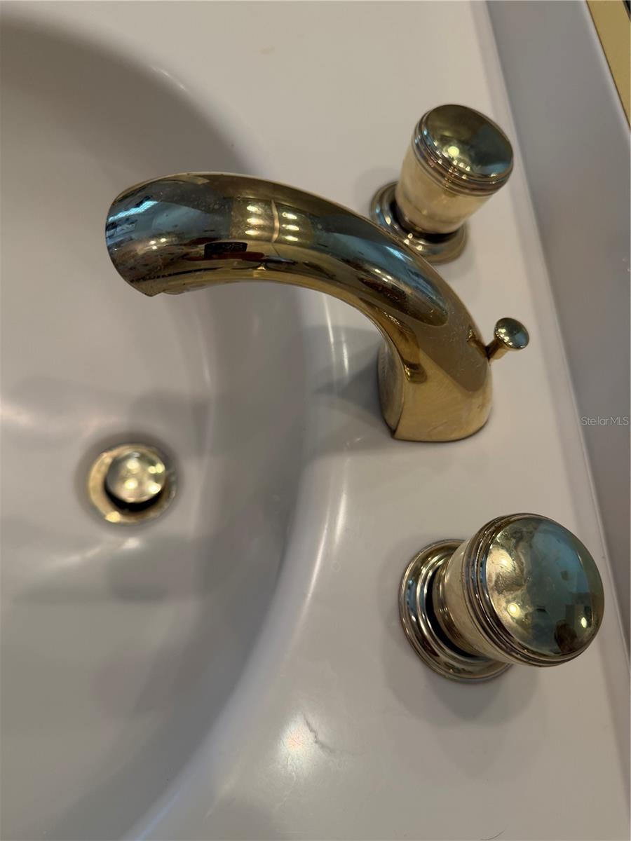 Image 41 of 78 For 402 Macewen Drive