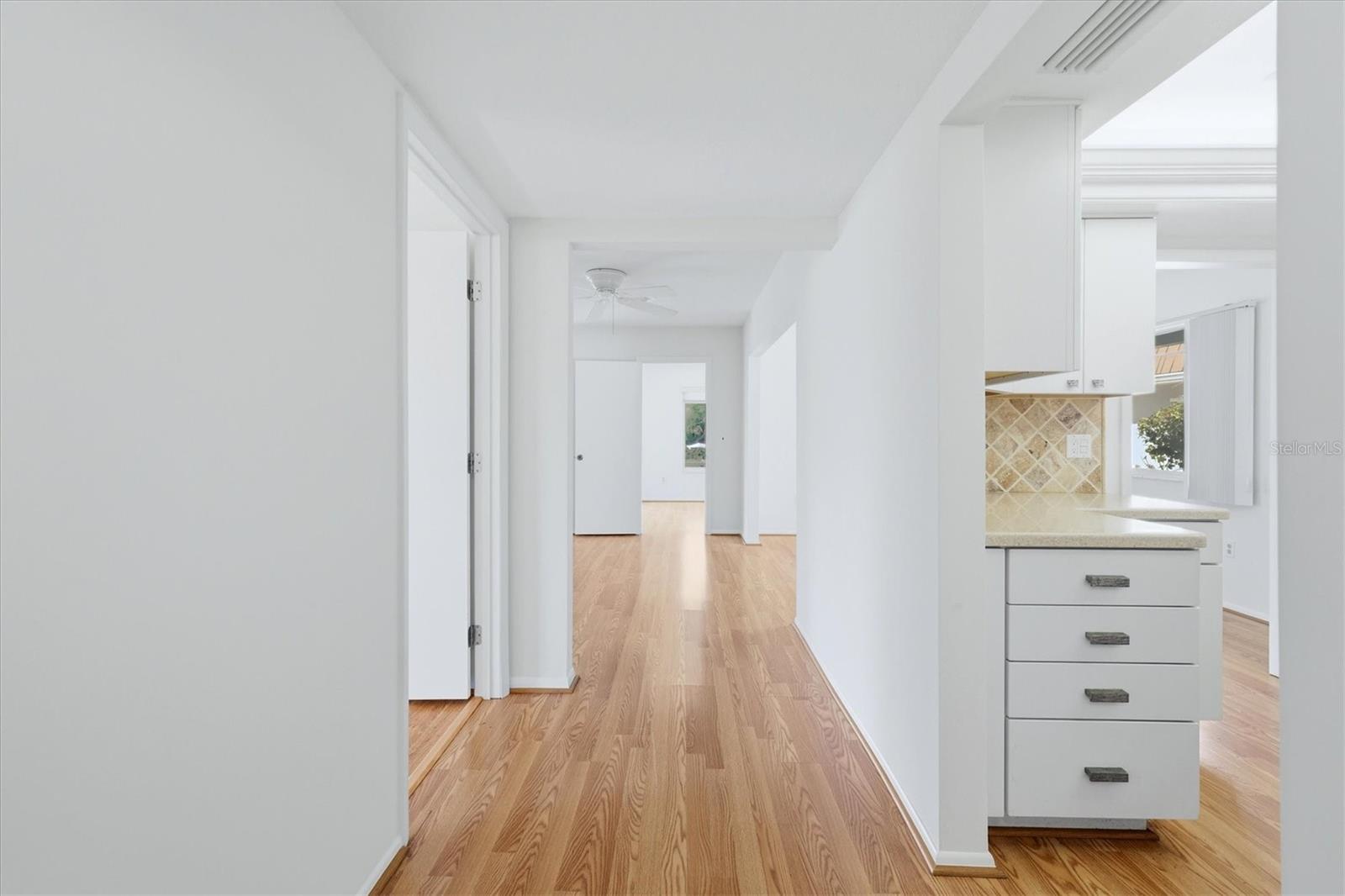 Image 10 of 37 For 2548 Riverbluff Parkway V170