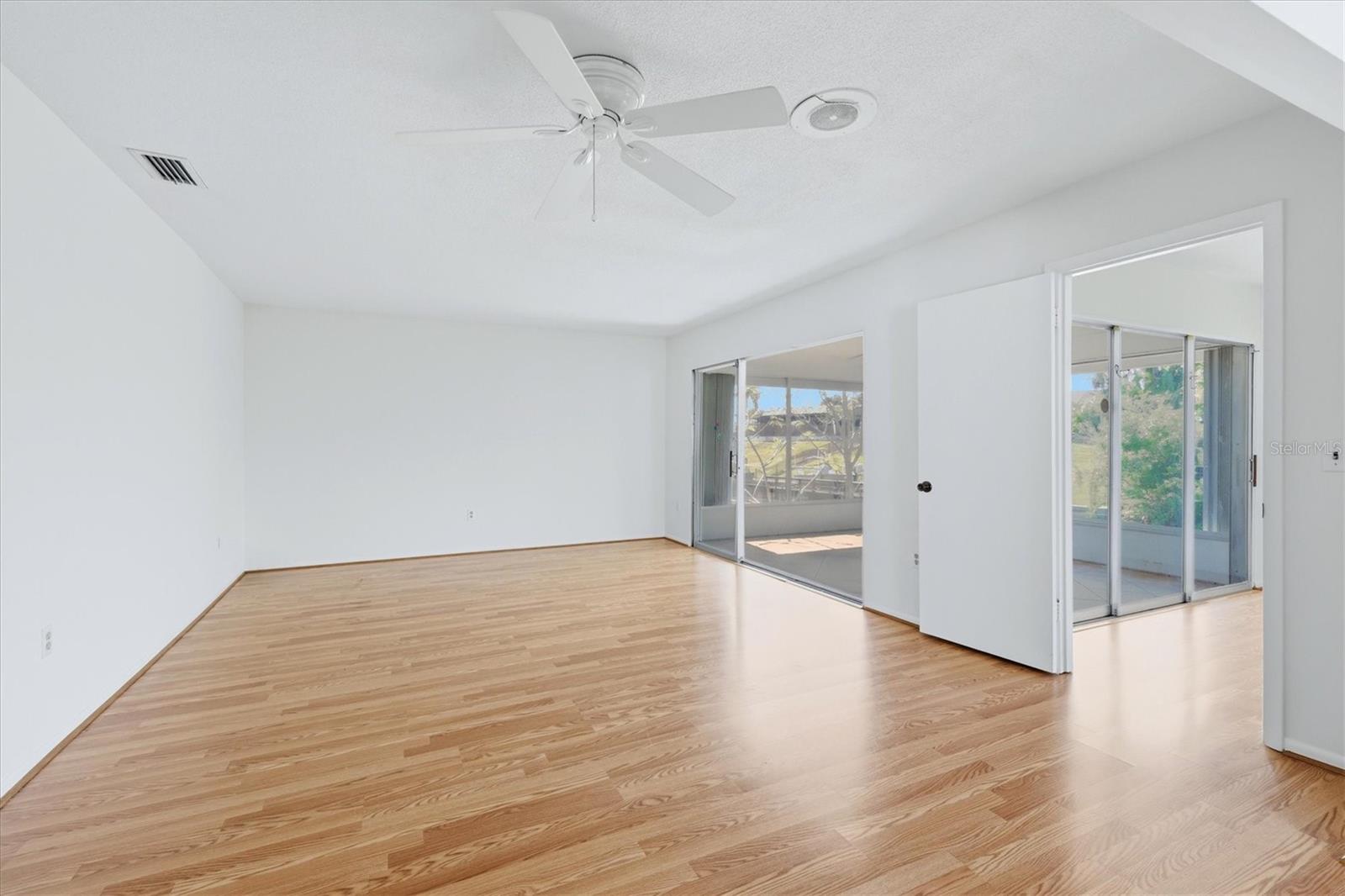 Image 11 of 37 For 2548 Riverbluff Parkway V170