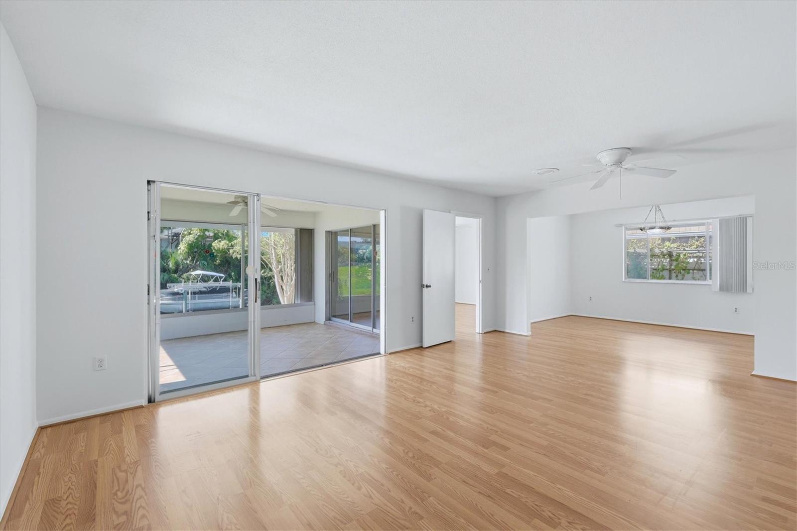 Image 12 of 37 For 2548 Riverbluff Parkway V170