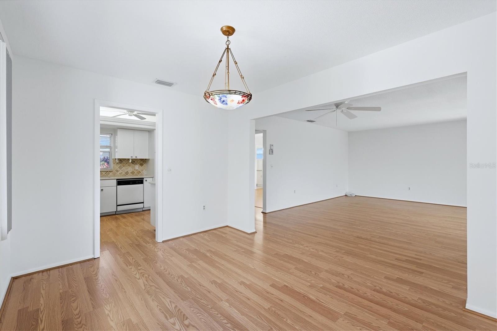 Image 16 of 37 For 2548 Riverbluff Parkway V170