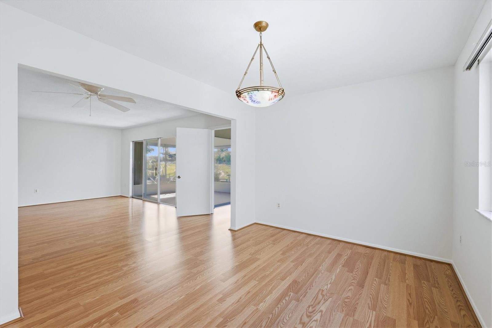 Image 17 of 37 For 2548 Riverbluff Parkway V170