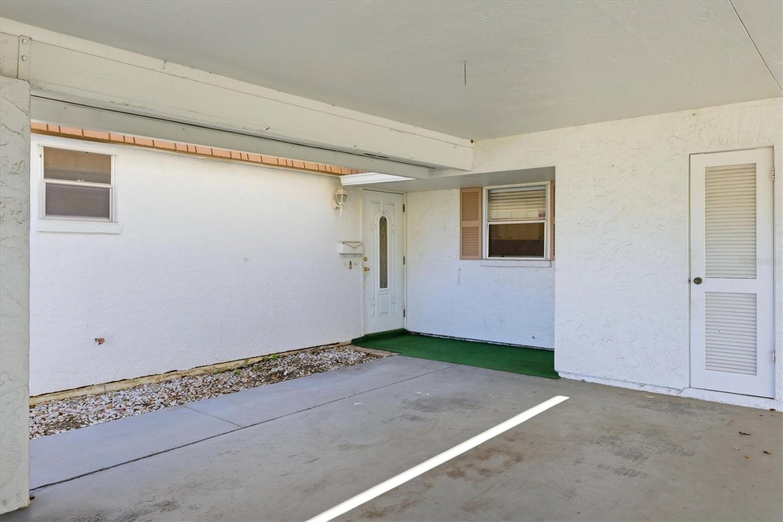 Image 2 of 37 For 2548 Riverbluff Parkway V170