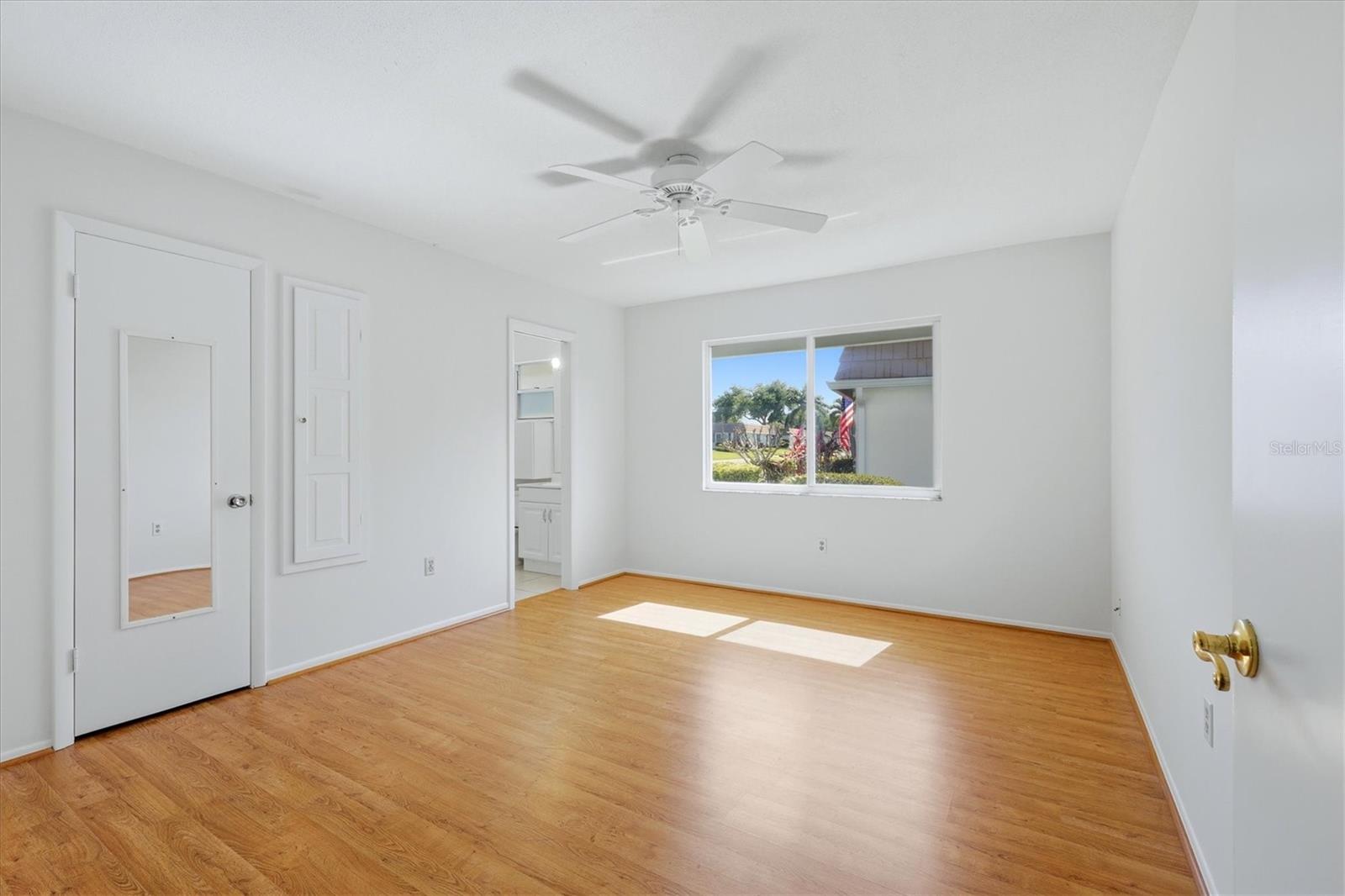 Image 22 of 37 For 2548 Riverbluff Parkway V170