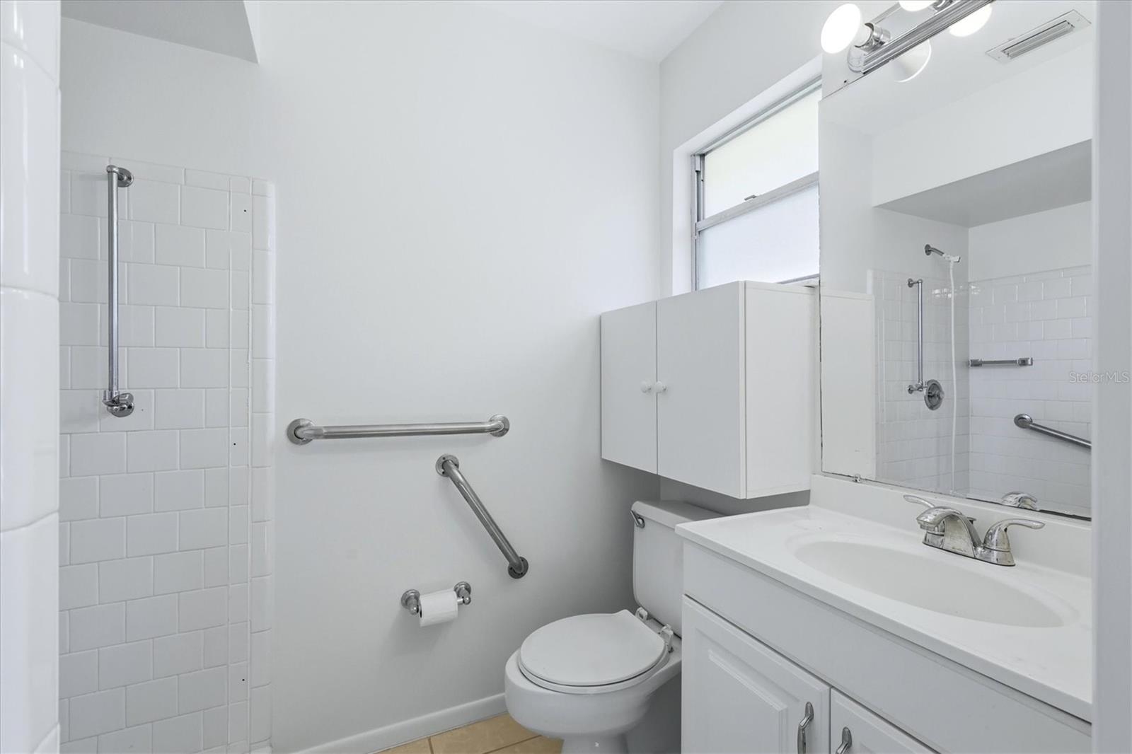 Image 23 of 37 For 2548 Riverbluff Parkway V170