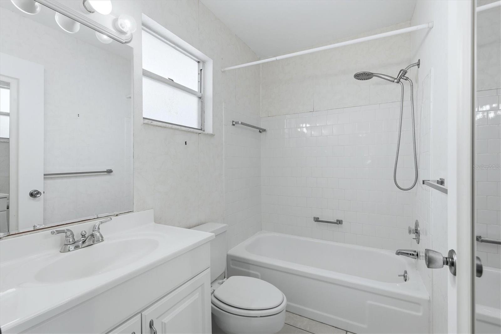 Image 25 of 37 For 2548 Riverbluff Parkway V170