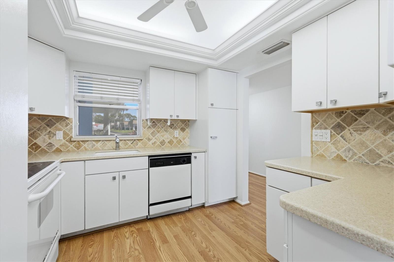 Image 7 of 37 For 2548 Riverbluff Parkway V170