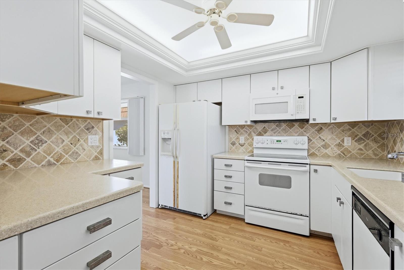 Image 8 of 37 For 2548 Riverbluff Parkway V170