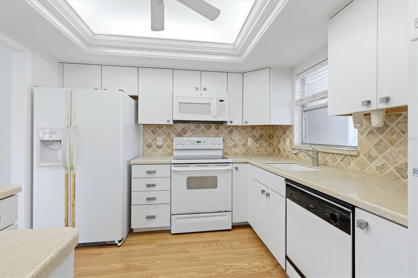 Image 9 of 37 For 2548 Riverbluff Parkway V170