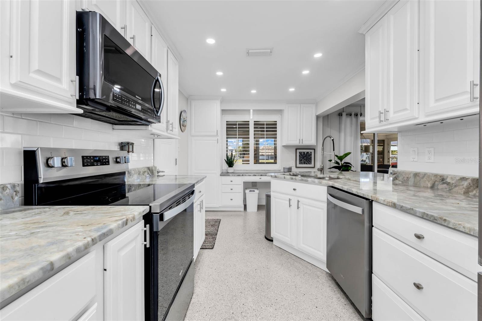 Image 20 of 70 For 24240 Henry Morgan Blvd