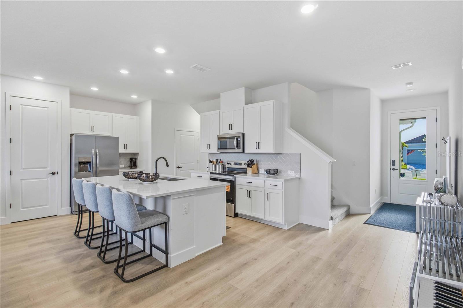 Image 2 of 17 For 11742 Full Moon Loop