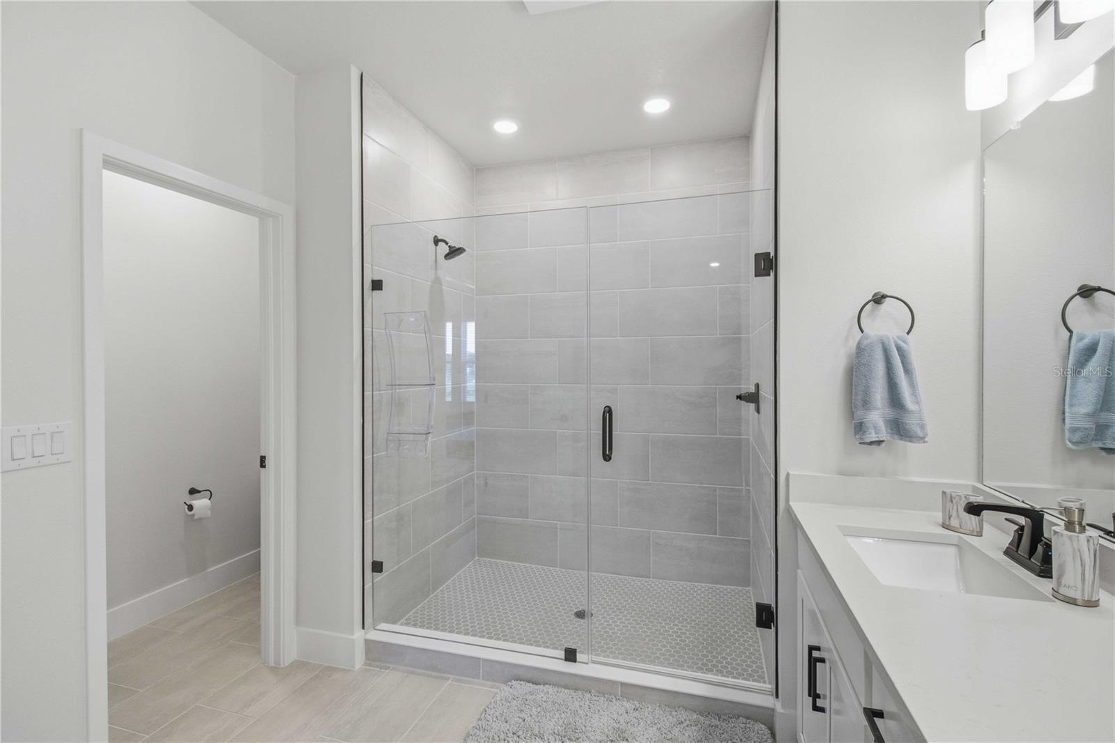 Image 8 of 17 For 11742 Full Moon Loop