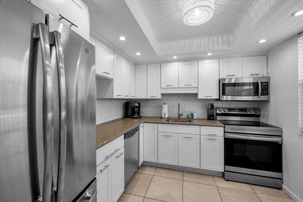 Image 11 of 51 For 600 Sutton Place B302