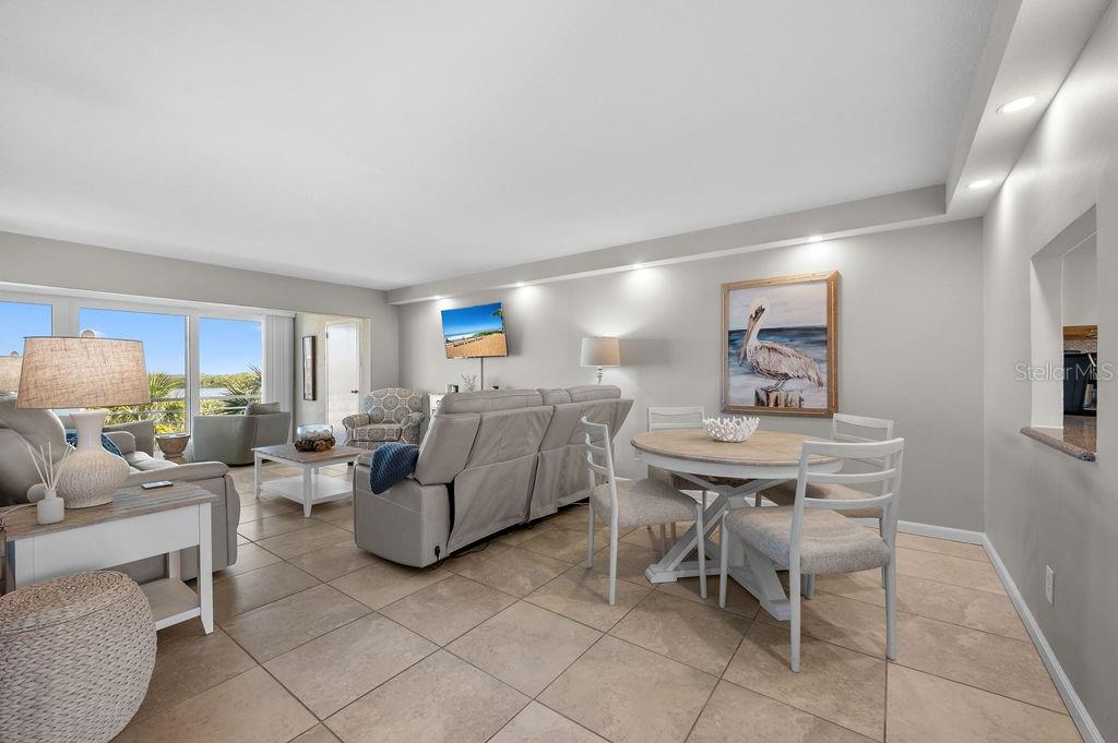 Image 13 of 51 For 600 Sutton Place B302