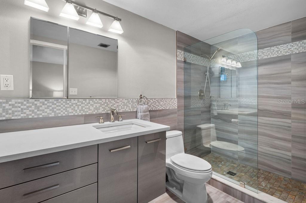 Image 17 of 51 For 600 Sutton Place B302