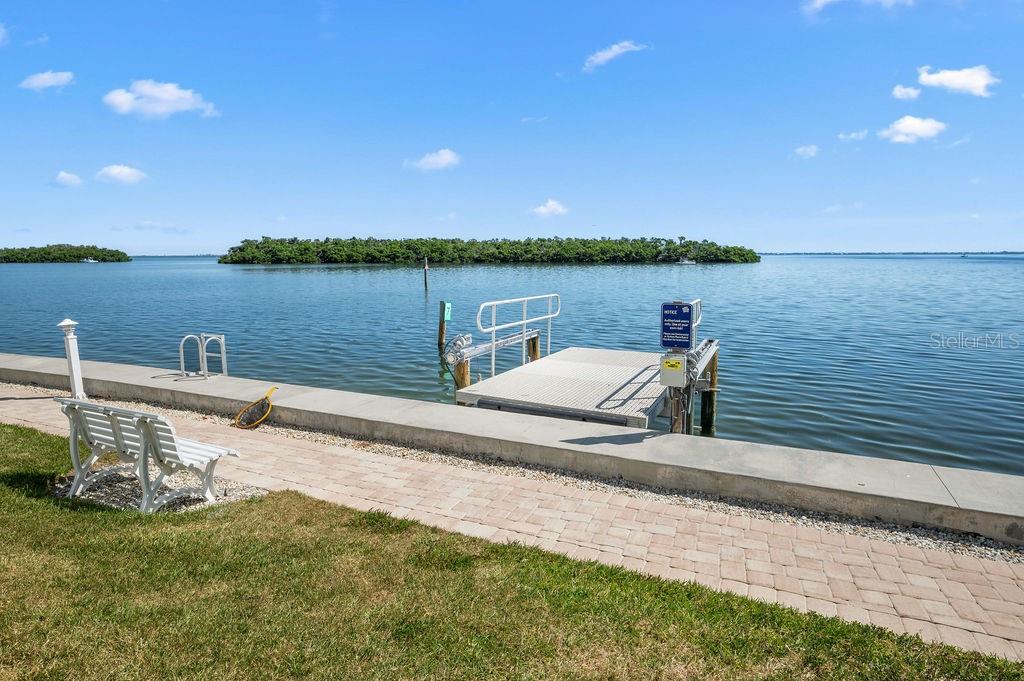 Image 24 of 51 For 600 Sutton Place B302