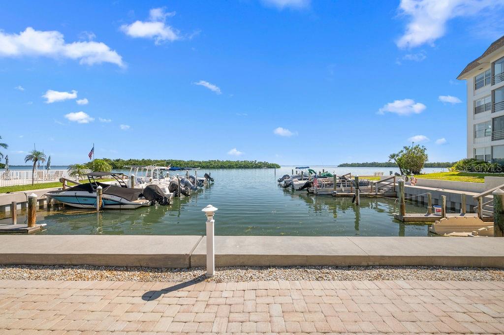 Image 25 of 51 For 600 Sutton Place B302