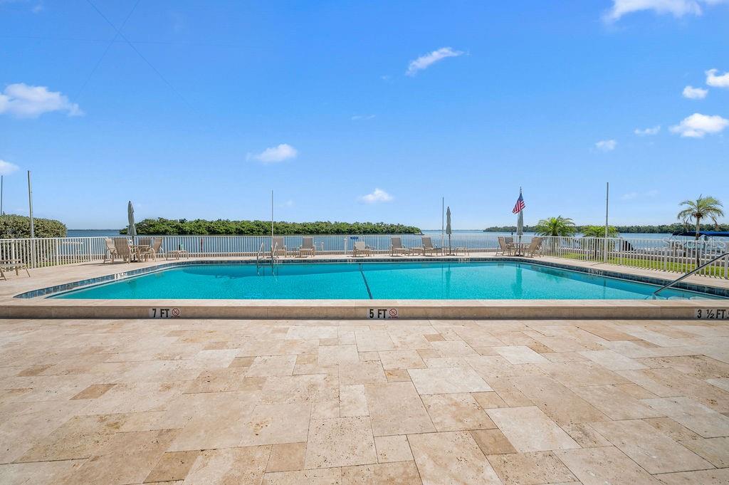 Image 28 of 51 For 600 Sutton Place B302