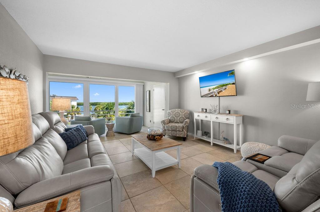 Image 3 of 51 For 600 Sutton Place B302