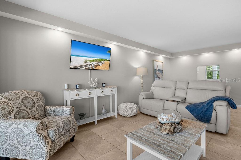 Image 5 of 51 For 600 Sutton Place B302