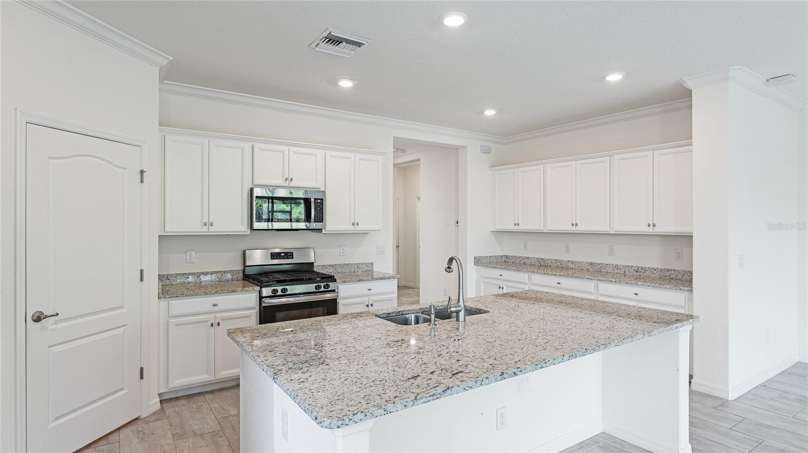 Image 7 of 48 For 17311 Blue Ridge Place