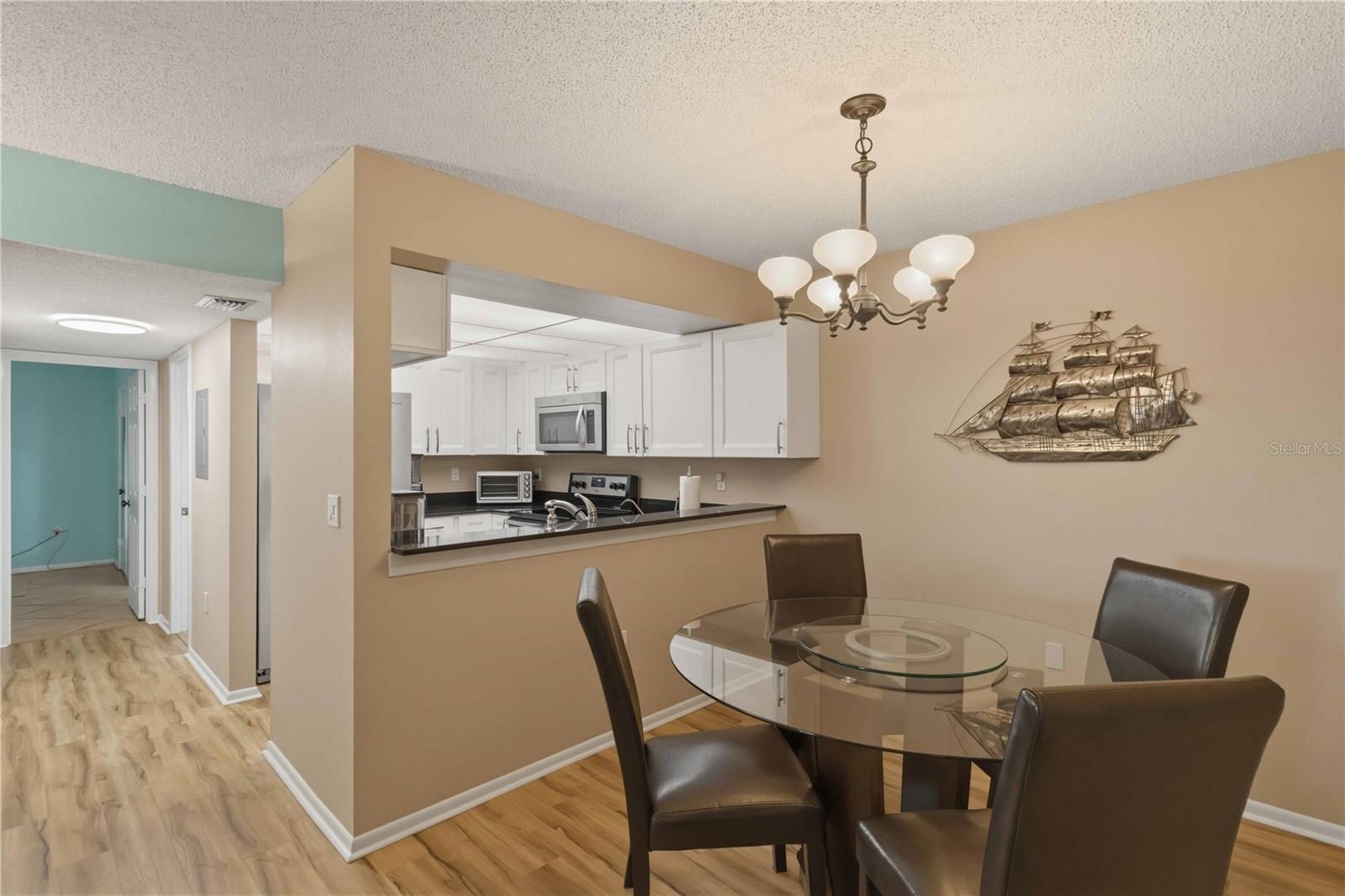 Image 5 of 23 For 3281 Beneva Road 104