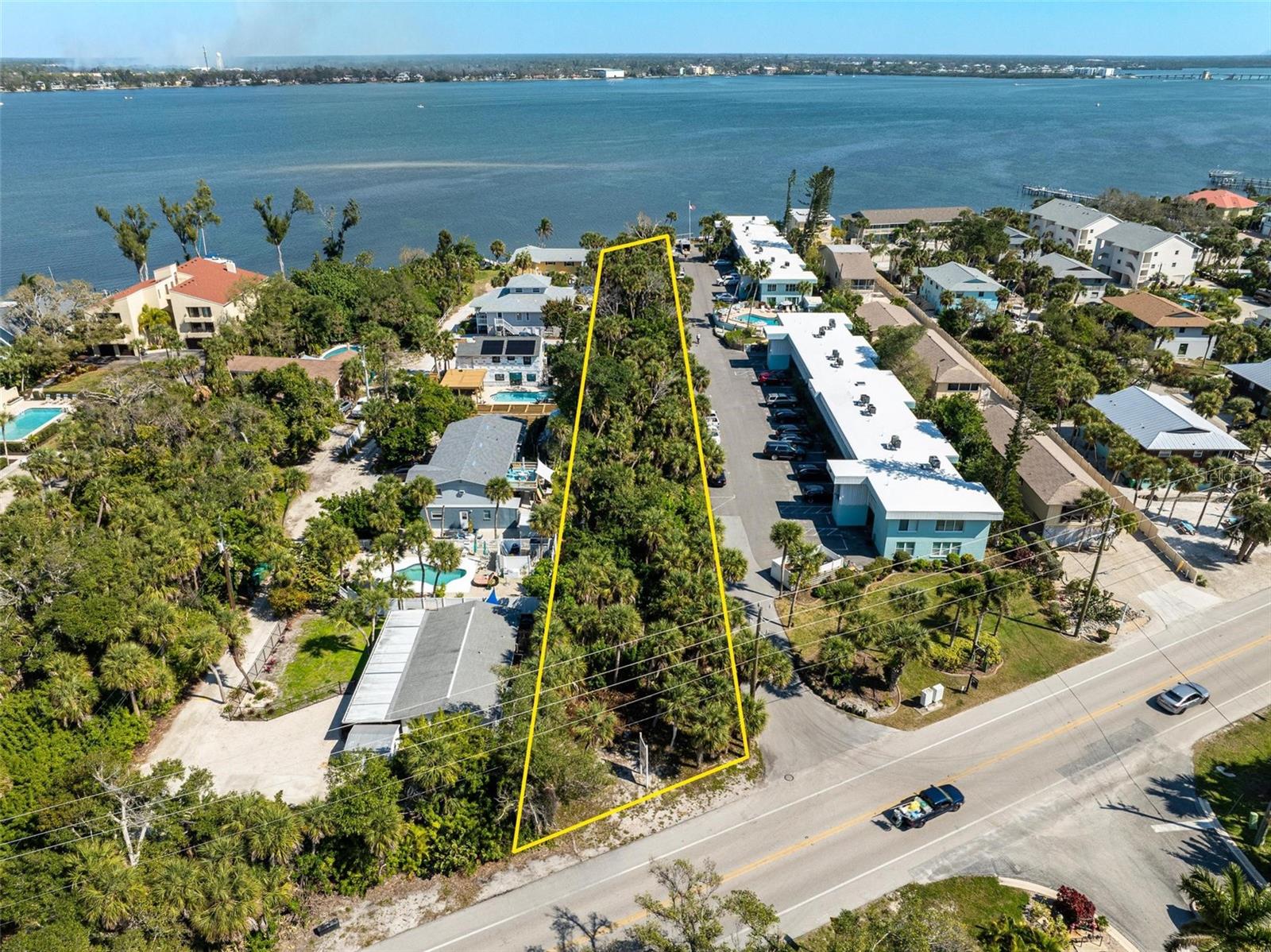 Image 3 of 22 For 5065 Beach Road