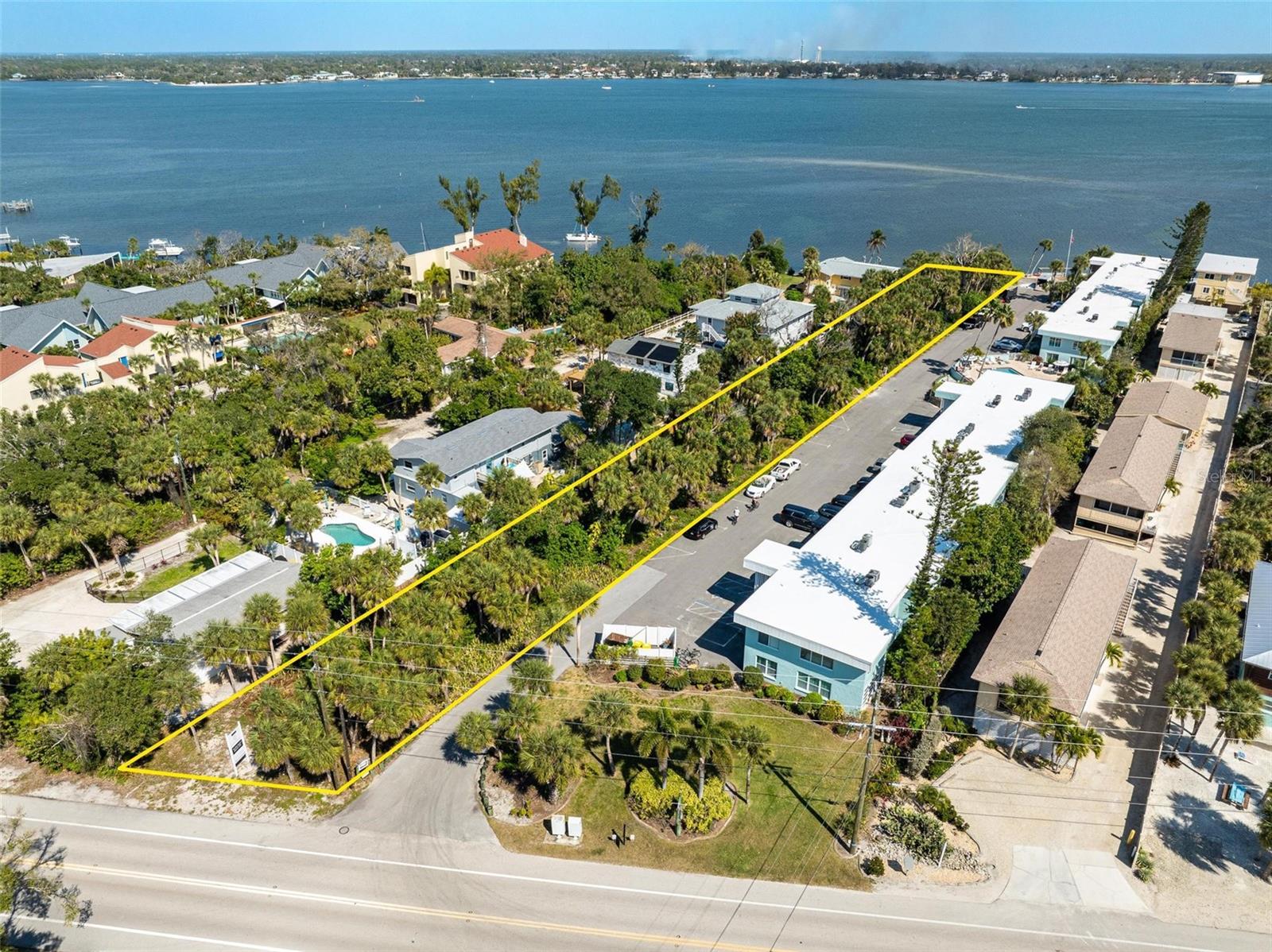 Image 4 of 22 For 5065 Beach Road