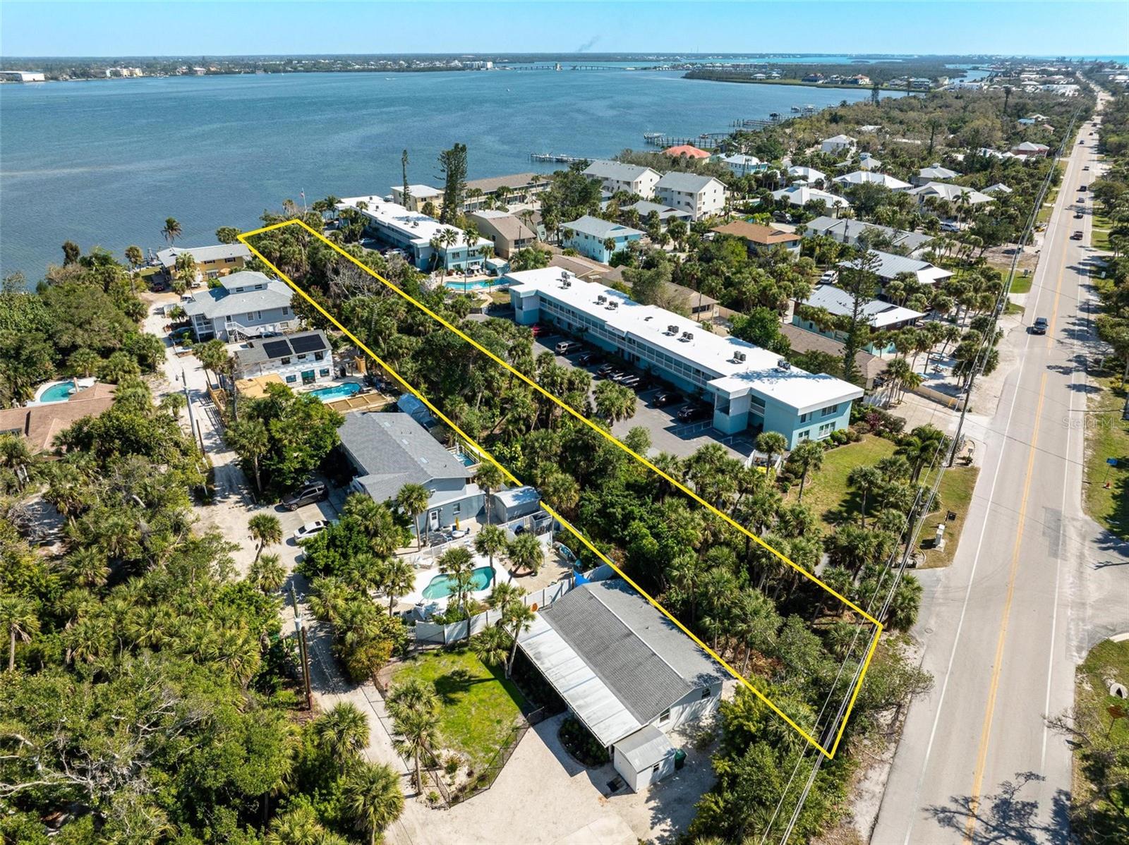 Image 5 of 22 For 5065 Beach Road