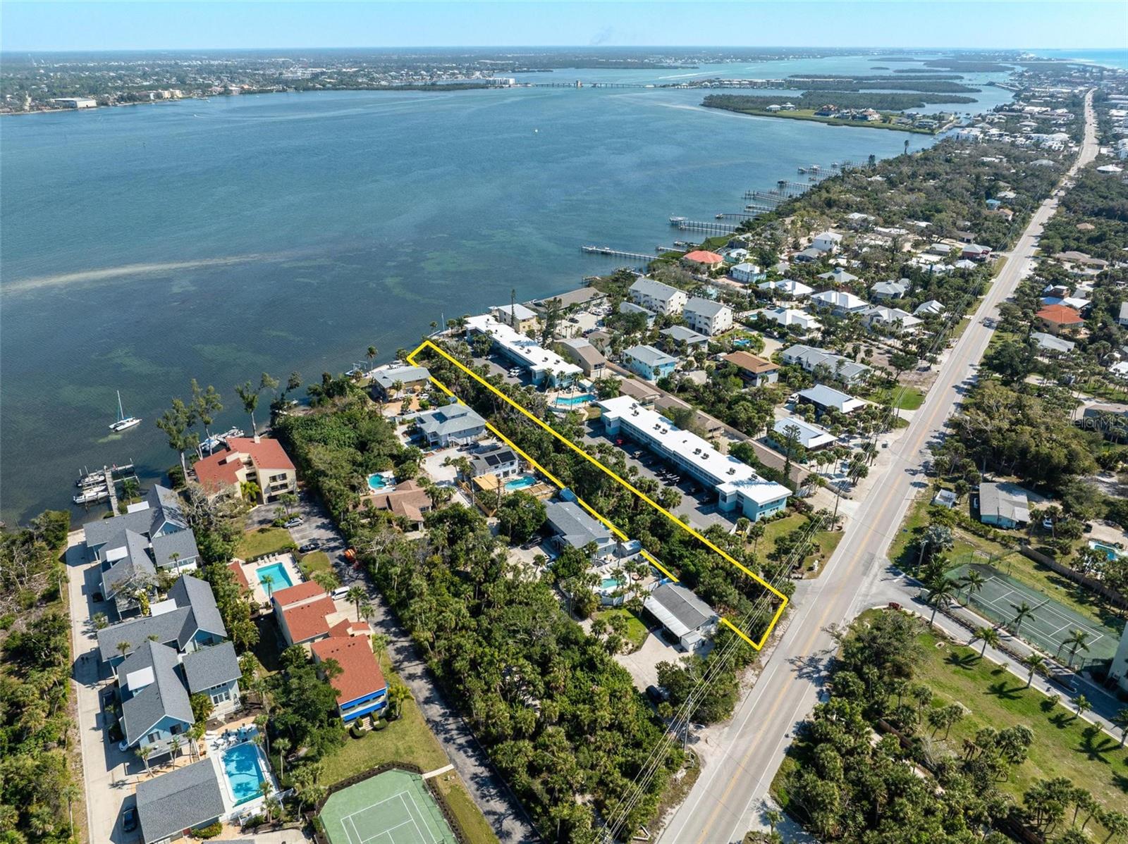 Image 8 of 22 For 5065 Beach Road