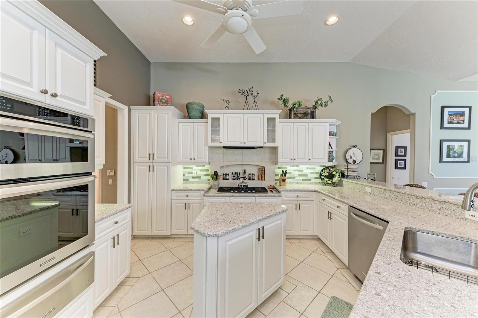 Image 15 of 79 For 8118 Waterview Boulevard